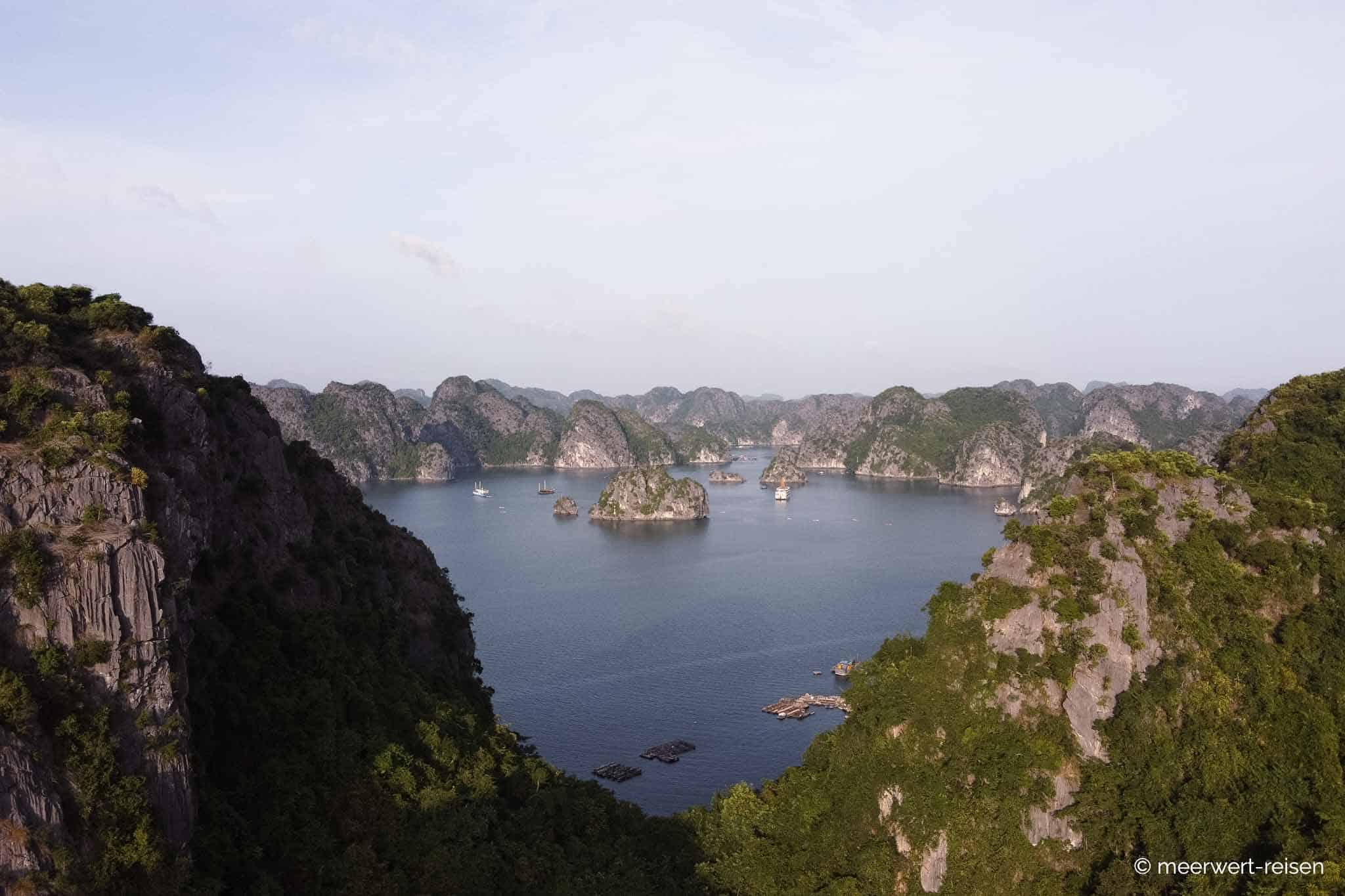 Vietnam - Sehenswürdigkeiten - Halong Bucht Vietnam - Sehenswürdigkeiten - Halong Bucht