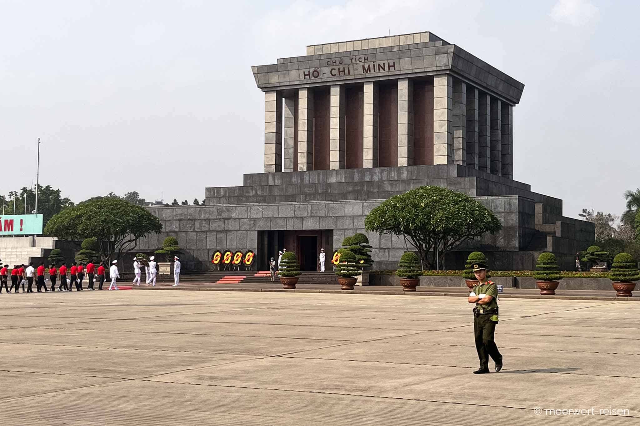 Vietnam - Sehenswürdigkeiten - Ho Chi Minh Mausoleum Vietnam - Sehenswürdigkeiten - Ho Chi Minh Mausoleum